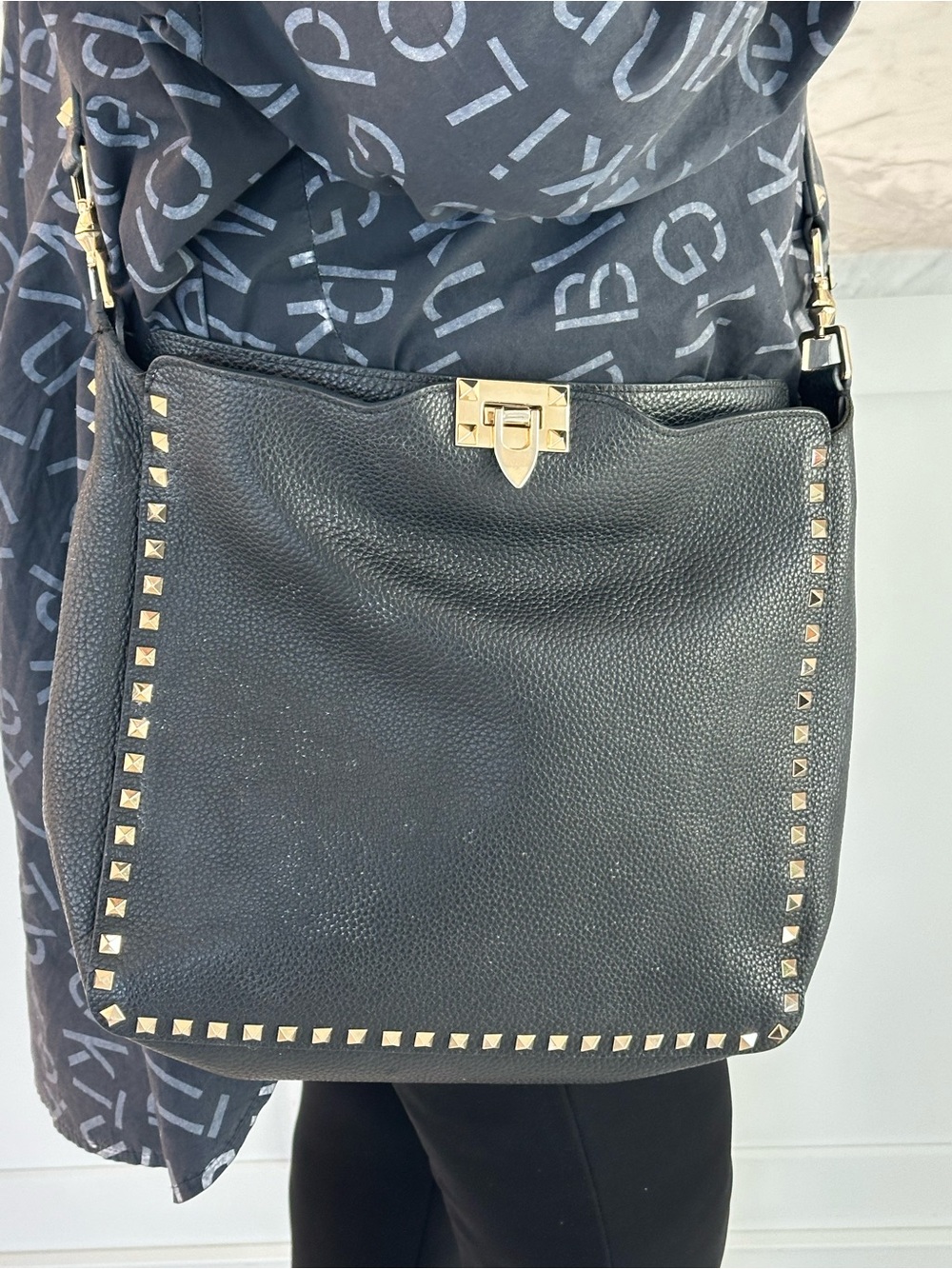 Valentino Garavani Black Leather Crossbody with Gold Studs - Picture 6 of 7